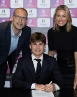 官方：切赫儿子、16岁门将达米安-切赫与富勒姆签下首份职业合同